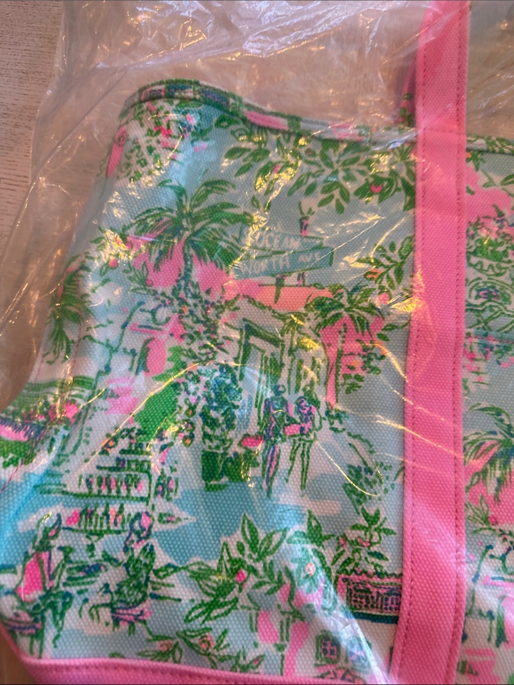 Lilly Pulitzer Mercato Tote Palm Beach Pink and Aqua Scenic Print Tote - Picture 6 of 7